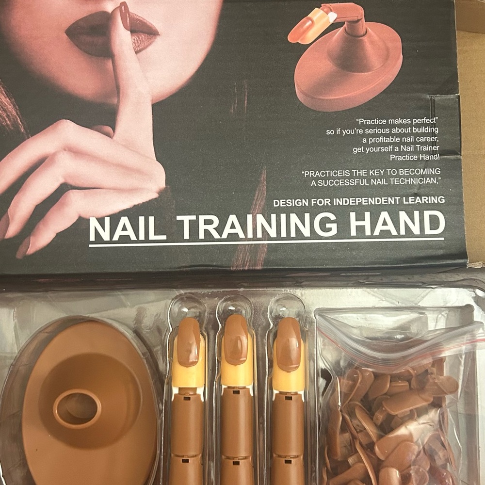 Nail Training Hand Kit - Picture 1 of 3